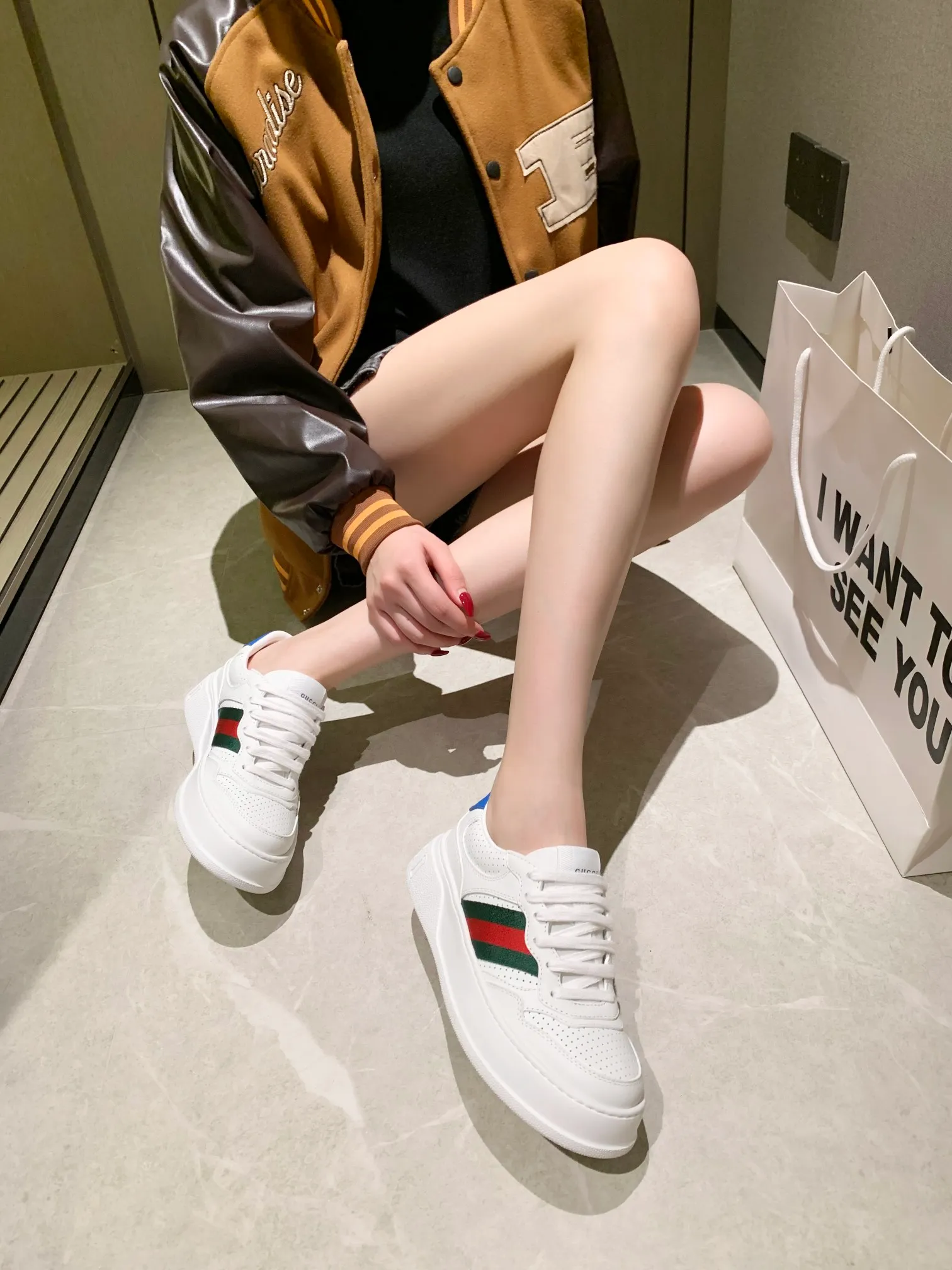 👟👟Ex-factory price 560👟👟 Men's size +10 Gucci2022 spring and summer new casual sports white shoes, purchasing version of the original version with a one-to-one molded IP light material sole! Upper calfskin, lining calfskin, foot pads calfskin. Complete purchasing version. Code number: female 35-40#, male 39-44# (45 customized)